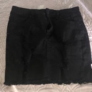 Ripped mini skirt !
